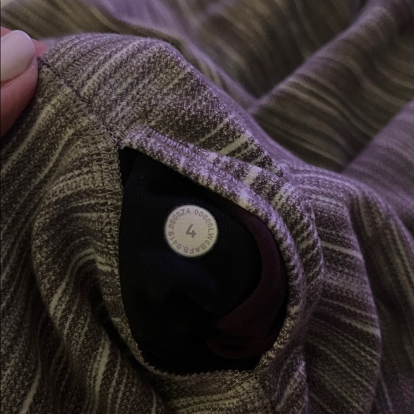 Lululemon Align Crop *21"
Mini Space Dye Herringbone Jacquard pants | size 4 - Picture 9 of 9